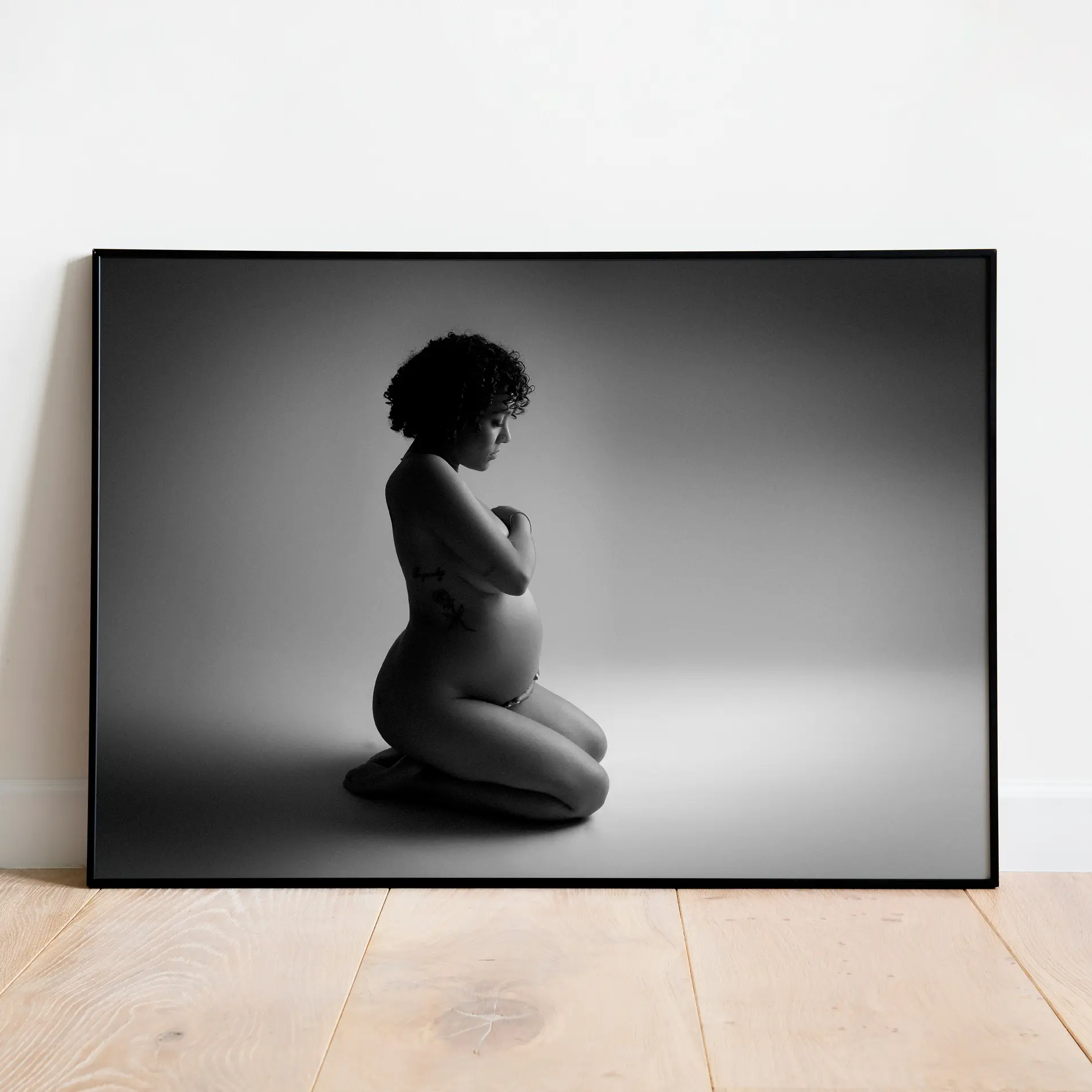 tableau photo grossesse femme enceinte en noir et blanc