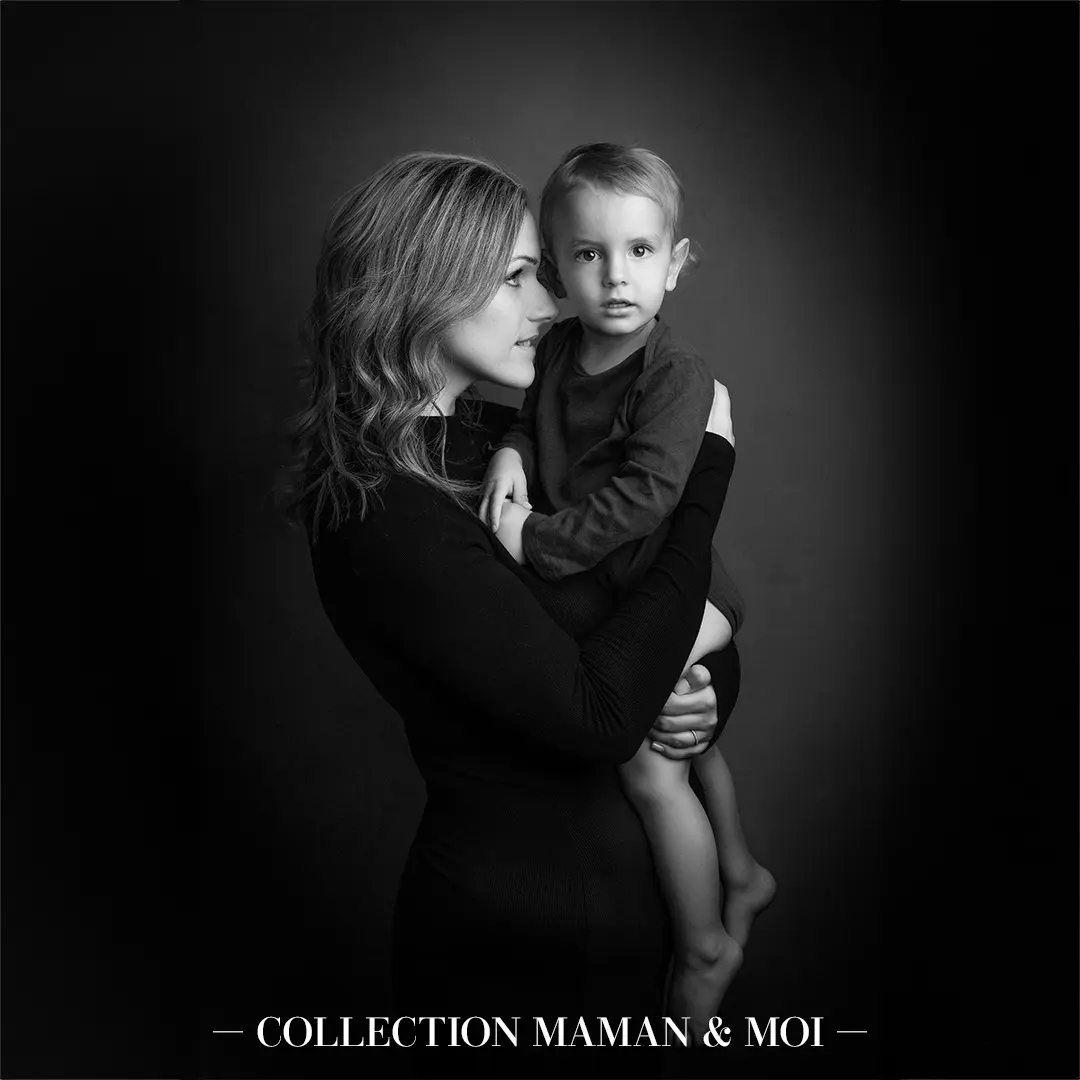 photo d'une maman portant son enfant pour une séance photo studio avec Laury Skander Photographe